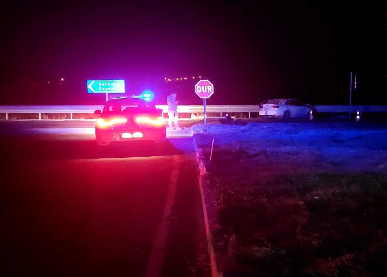 Sivas’ta Otomobil Trafik Işıklarına Çarptı: 4 Yaralı