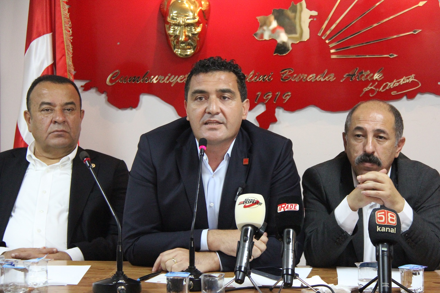 "Erdoğan Sivas'a Her Geldiğinde Gazel Okuyor"