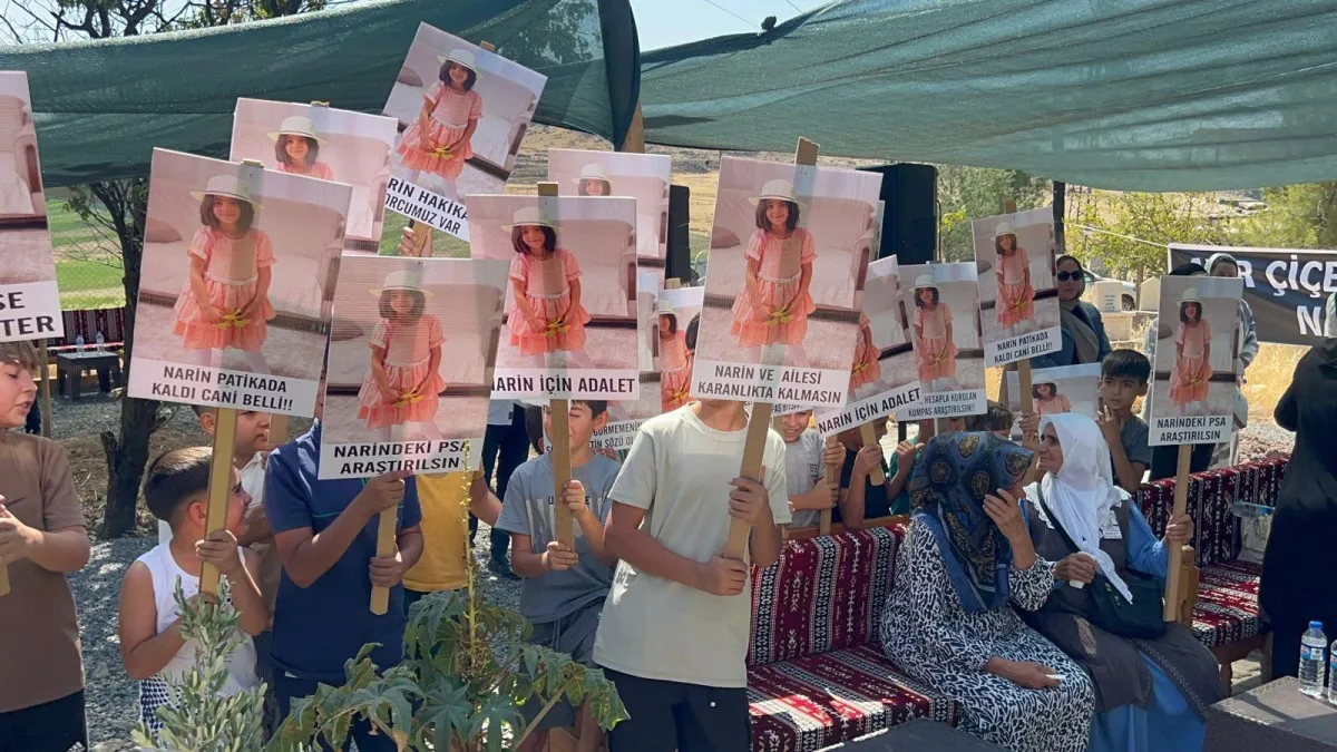 Cinayete kurban giden Minik Narin mezarı başında anıldı