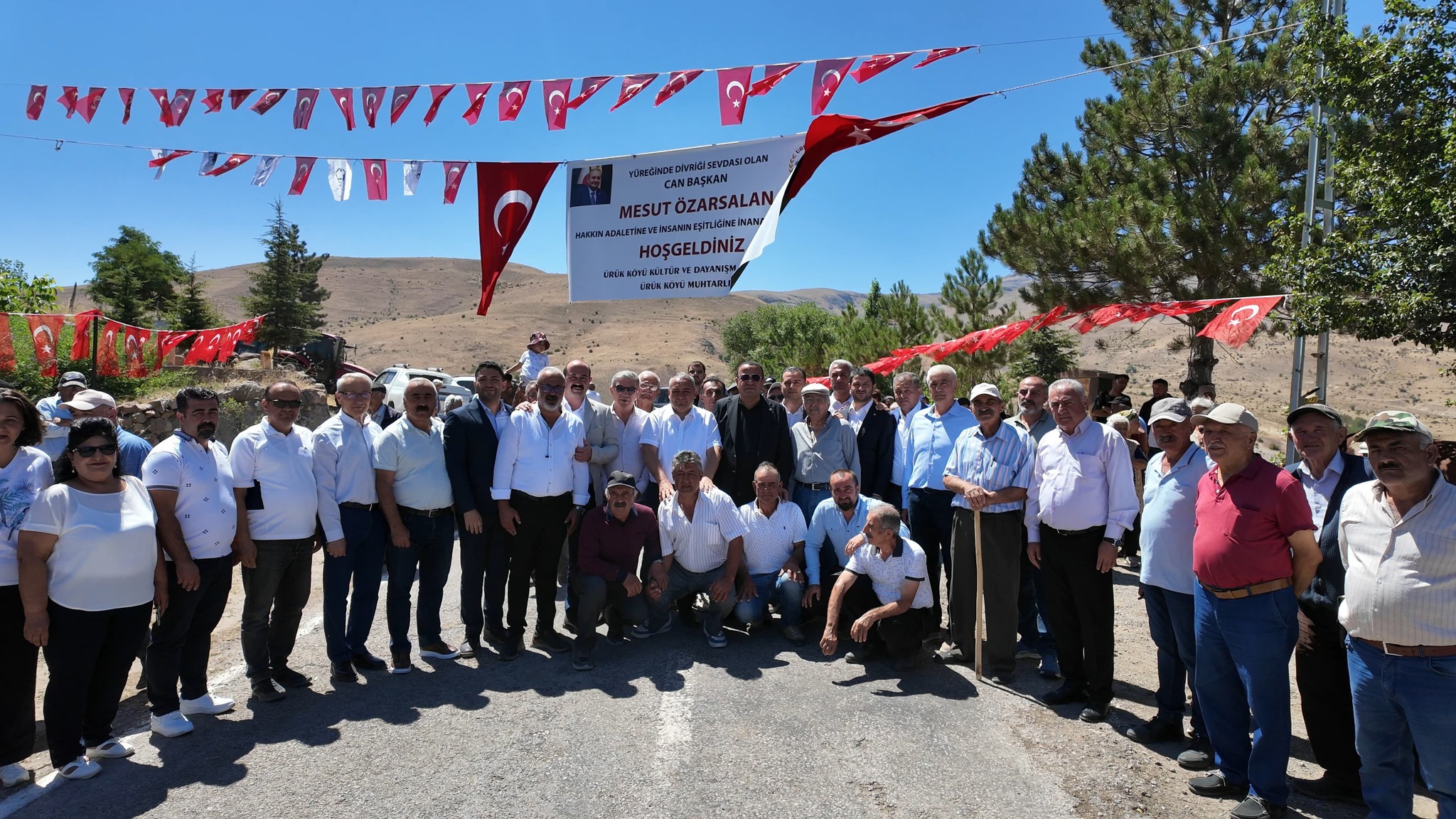 Sivaslı Özarslan’dan memleketine anlamlı eser