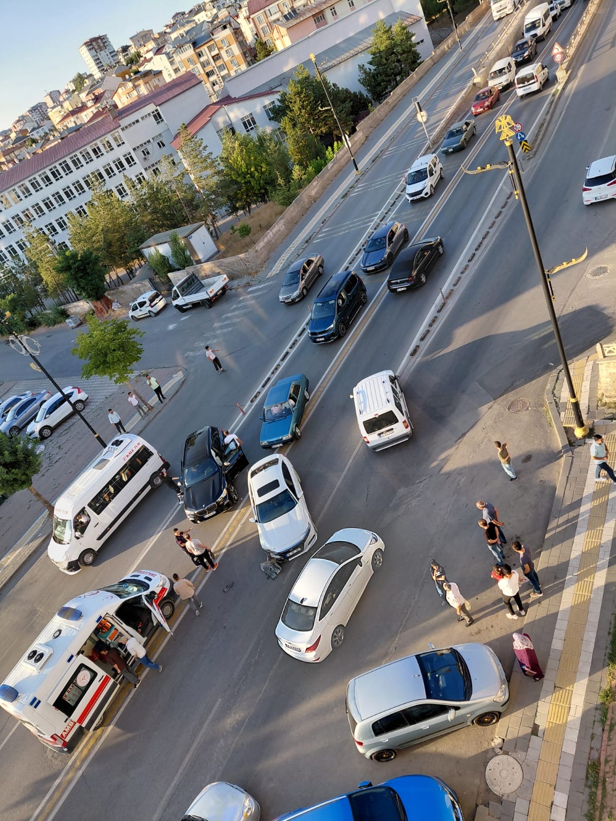 Sivas’ta Battı- Çıktıda Bitmeyen Kazalar Mahalleliyi Bıktırdı