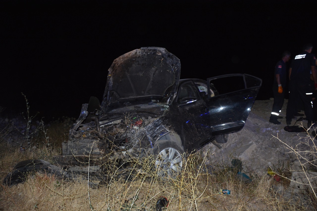 Sivas'ta Otomobil Devrildi:5 Yaralı