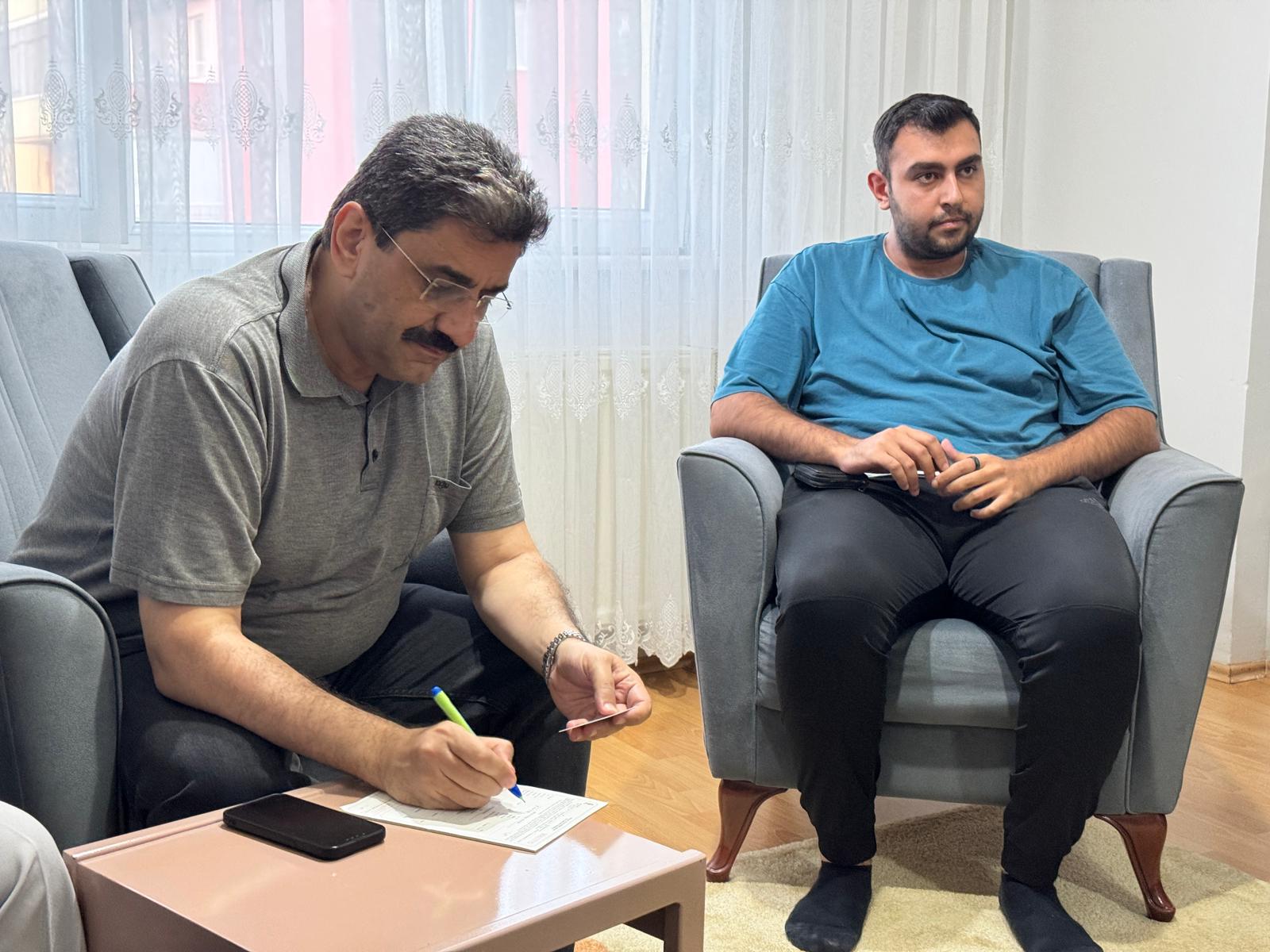 Kapı Kapı Dolaşarak AK Parti’ye Yeni Üyeler Kazandırıyoruz