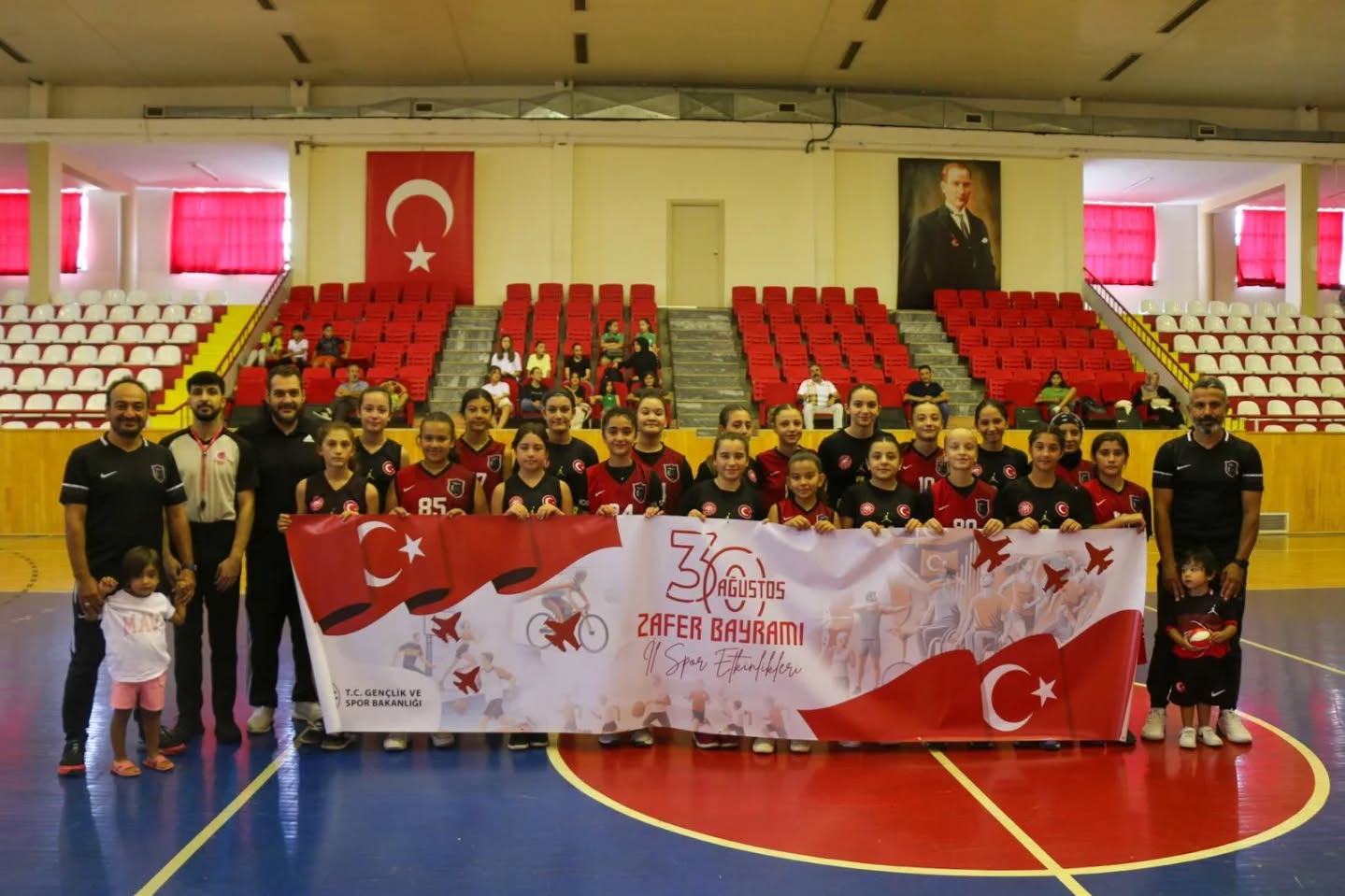 Sivas’ta Zafer Bayramı Coşkusu Parkeye Taşındı