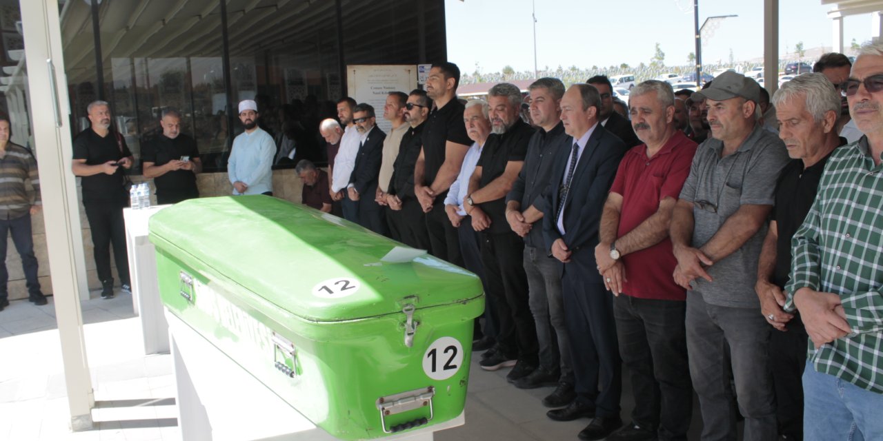 Taha Akgül'ün dedesi son yolculuğuna uğurlandı