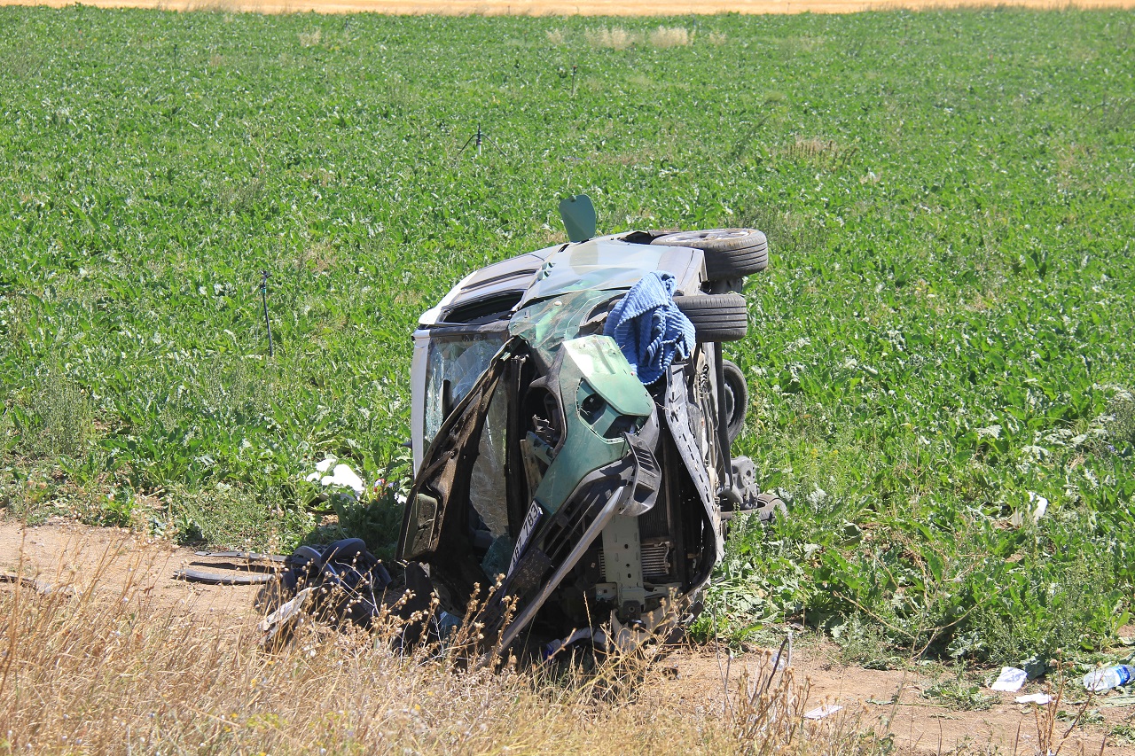 Sivas'ta Otomobil Devrildi:5 Yaralı