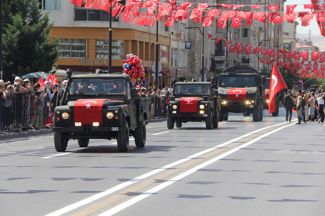 Sivas’ta 30 Ağustos Coşkusu Tüm Şehri Sardı