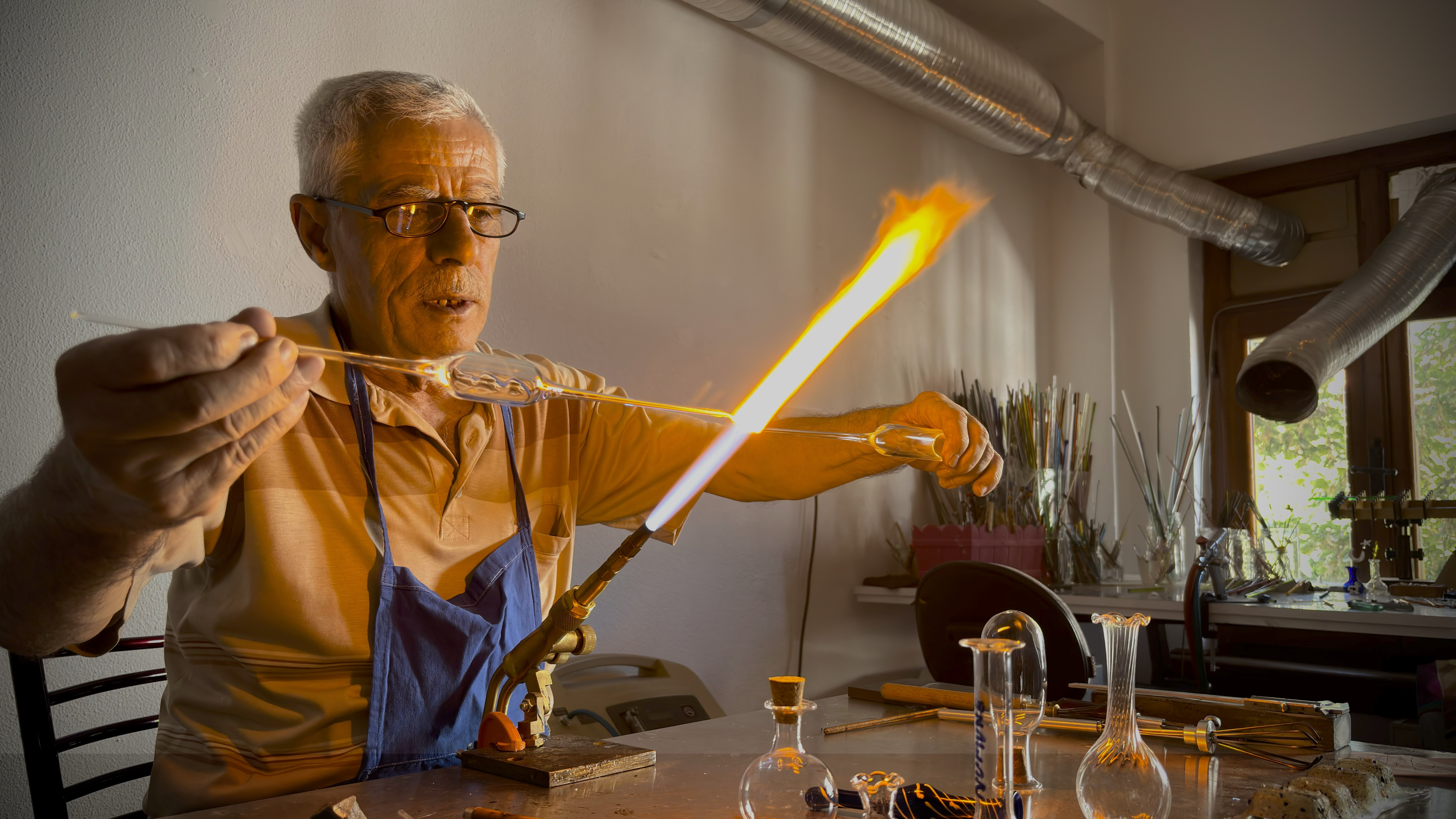 2 bin yıllık gözyaşı şişelerini yeniliyor