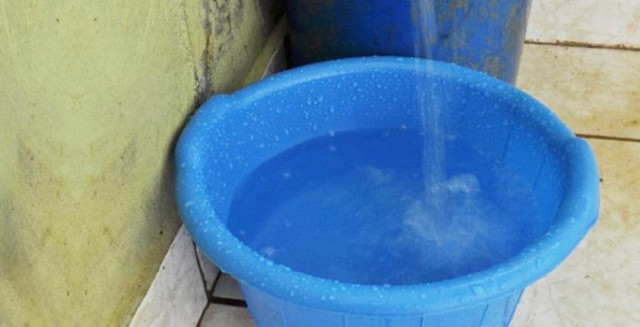 Su dolu kovaya düşen bebek öldü