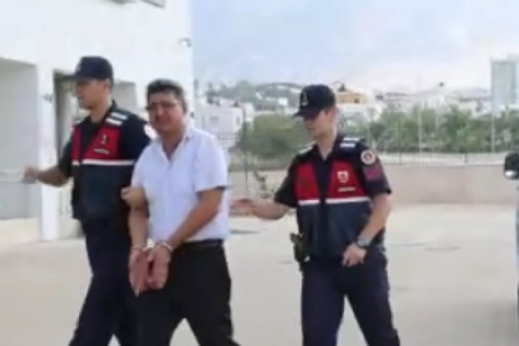 Kiracısını Öldüren Çift Adliye de, Hıçkıra Hıçkıra Ağladı