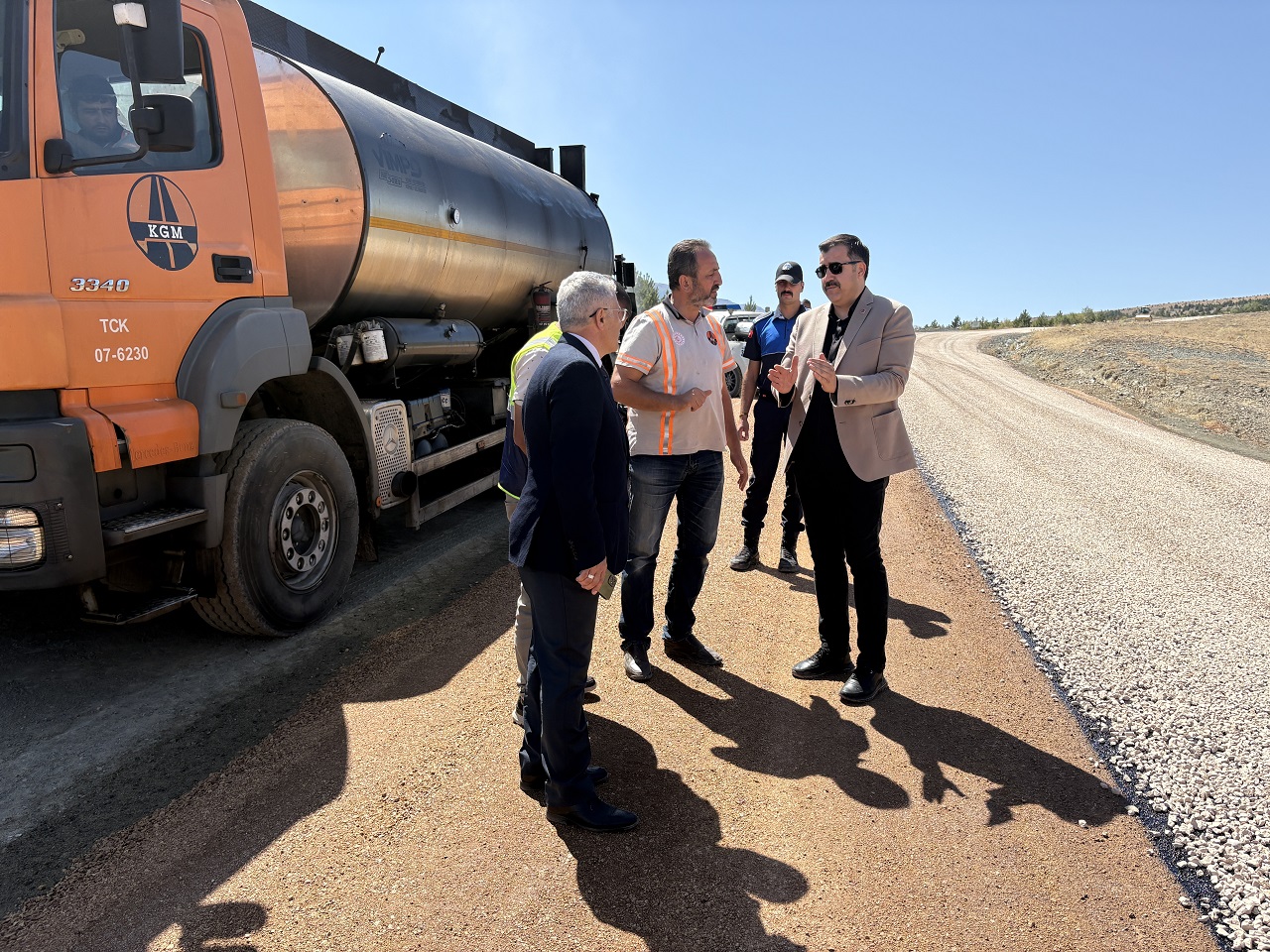 Karşıyaka Tabiat Parkı yolunda asfaltlama çalışması