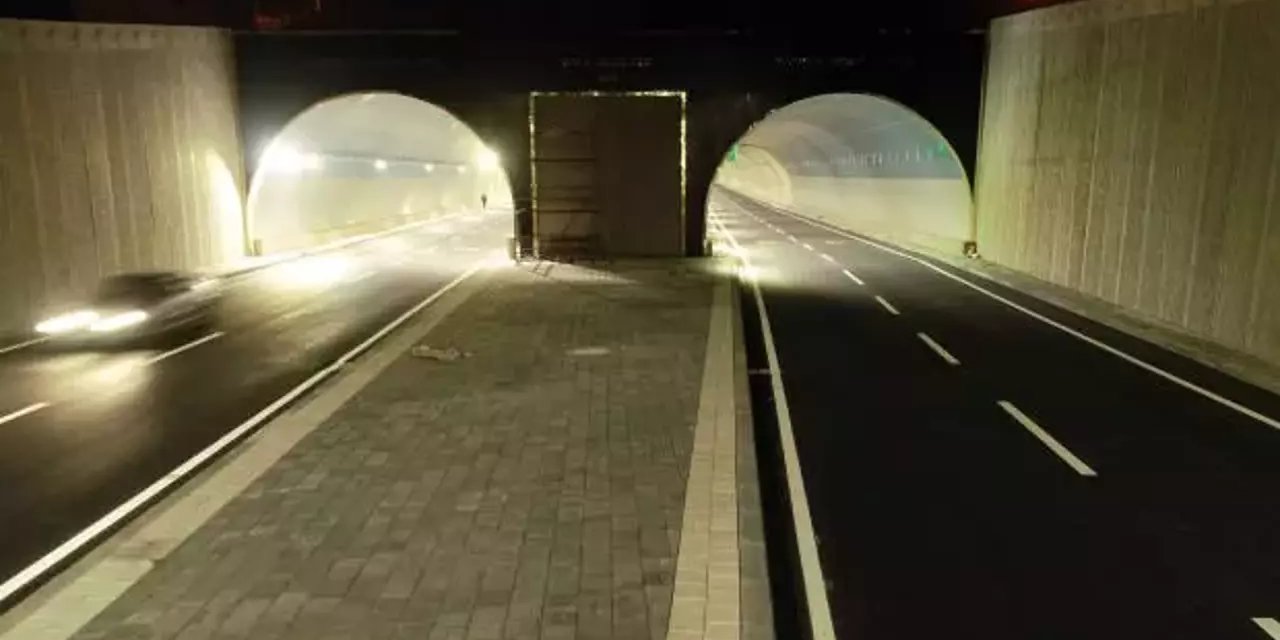 Sivas'ta O Tünel Trafiğe Kapatıldı