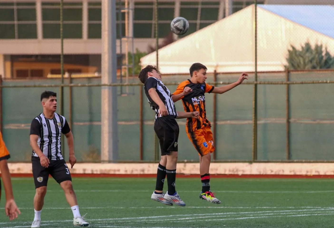 Sivas'ta Gençlerden Dostluk Maçı