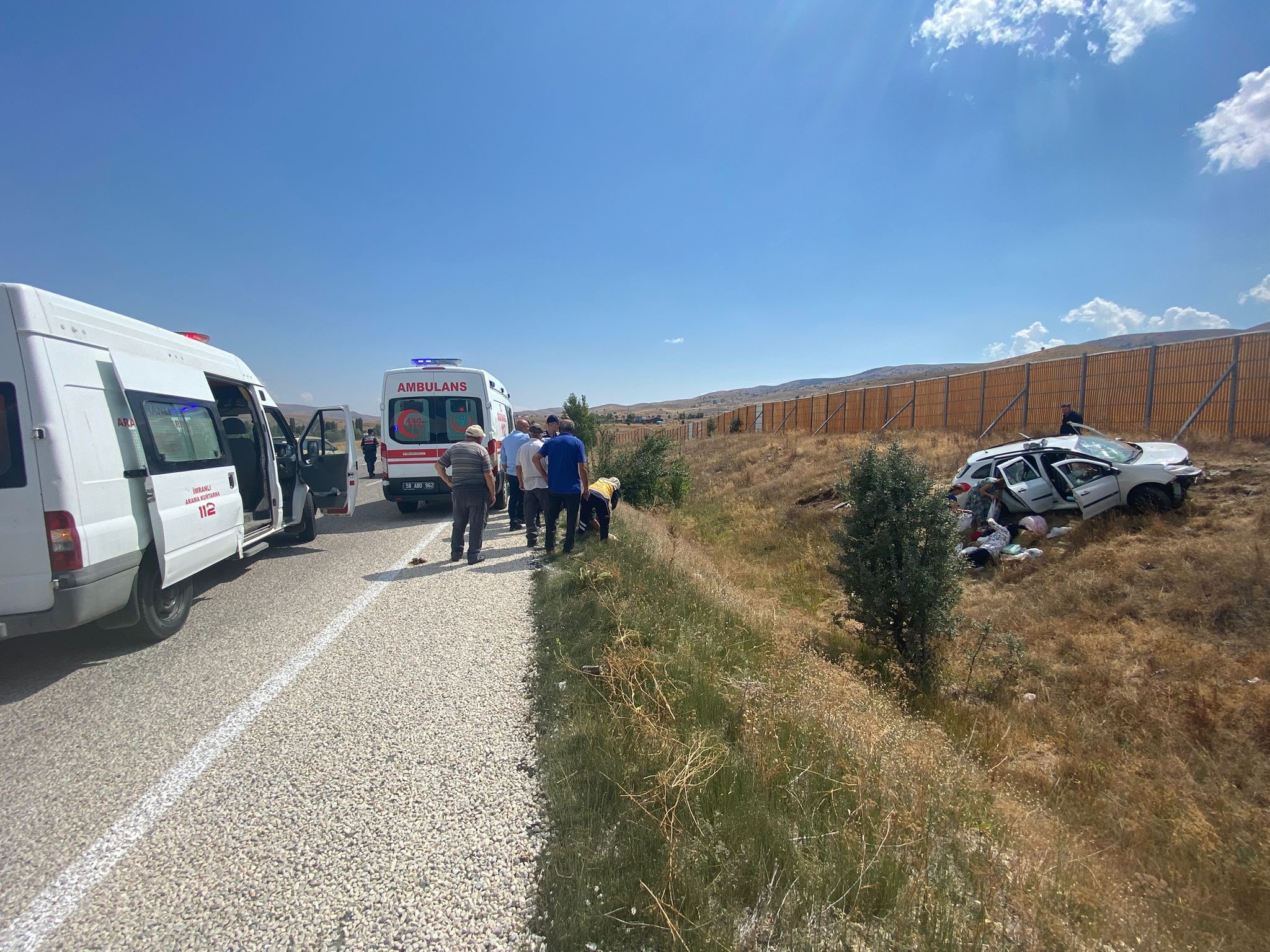 Sivas’ta yoldan çıkan araçtaki 1’i bebek 4 kişi yaralandı