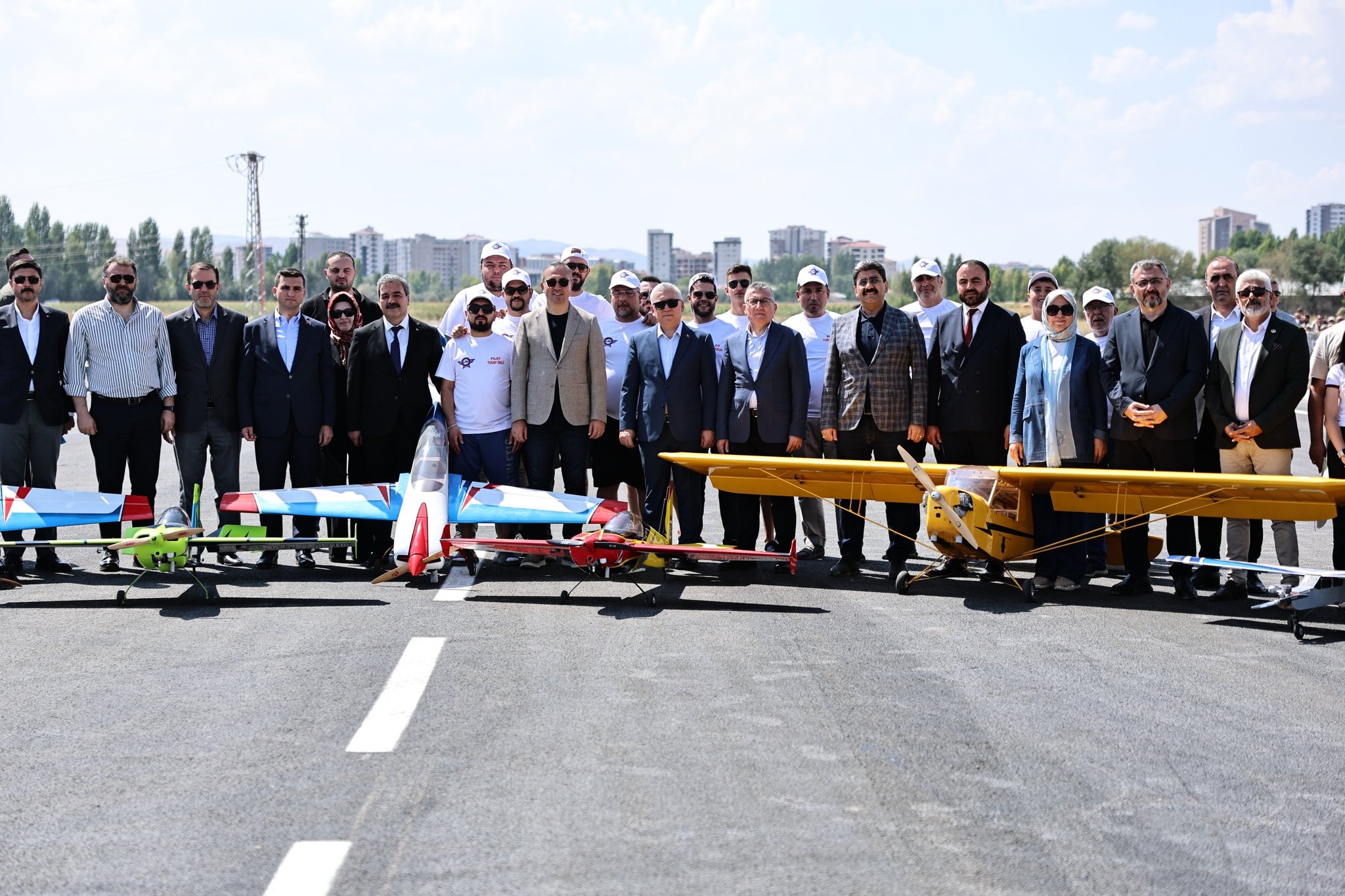 Sivas'ta Cengiz Topel İHA ve Model Uçak Pisti törenle açıldı