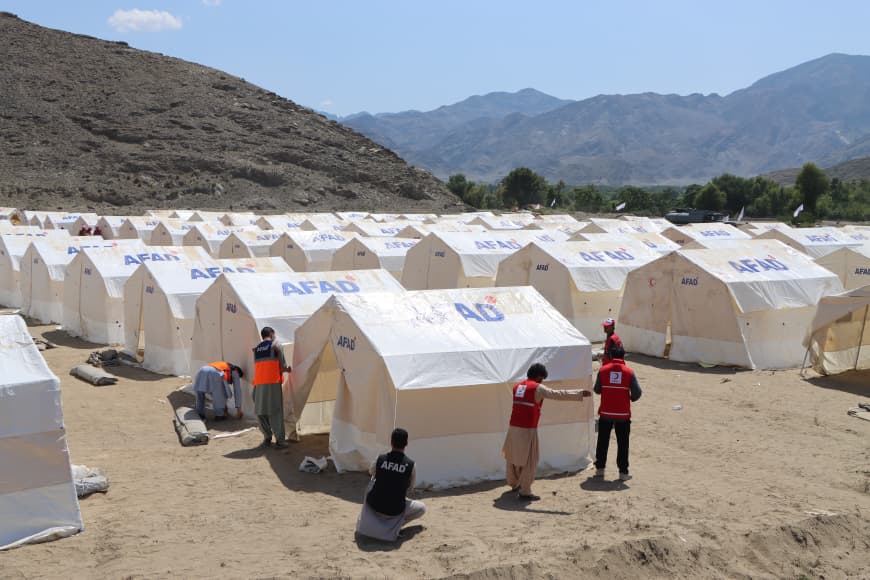 Türkiye'den Afganistan'a deprem yardımı