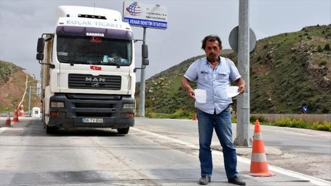 TIR SÜRÜCÜSÜ TARTIYA İTİRAZ EDİP KANTARI 6 SAAT BOYUNCA KAPATTI
