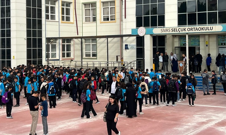 Sivas'ta Ders Zili Yeniden Çaldı