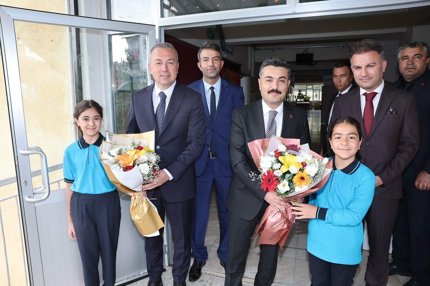 Başkan Uzun ve Müdür Erdoğan’dan Öğrencilere İlk Ders Ziyareti