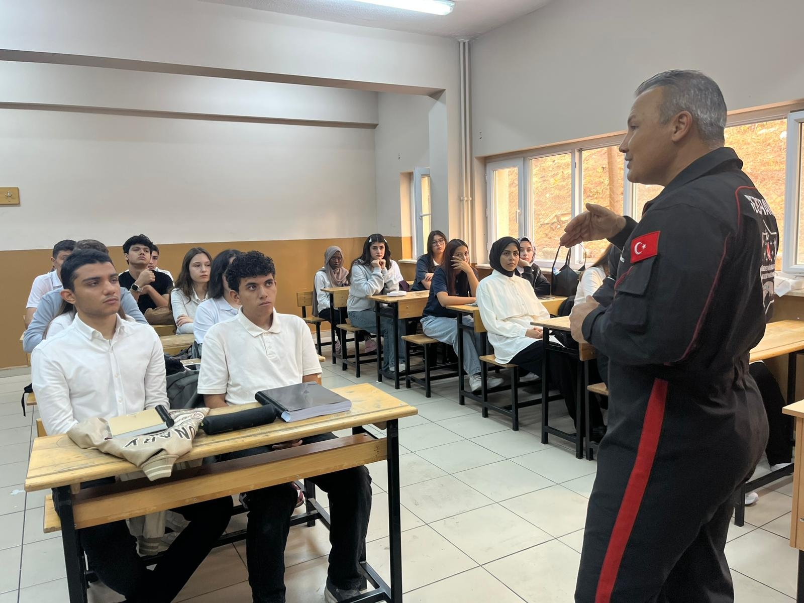 Türkiye'nin ilk astronotları, ilk ders gününde öğrencilerle buluştu