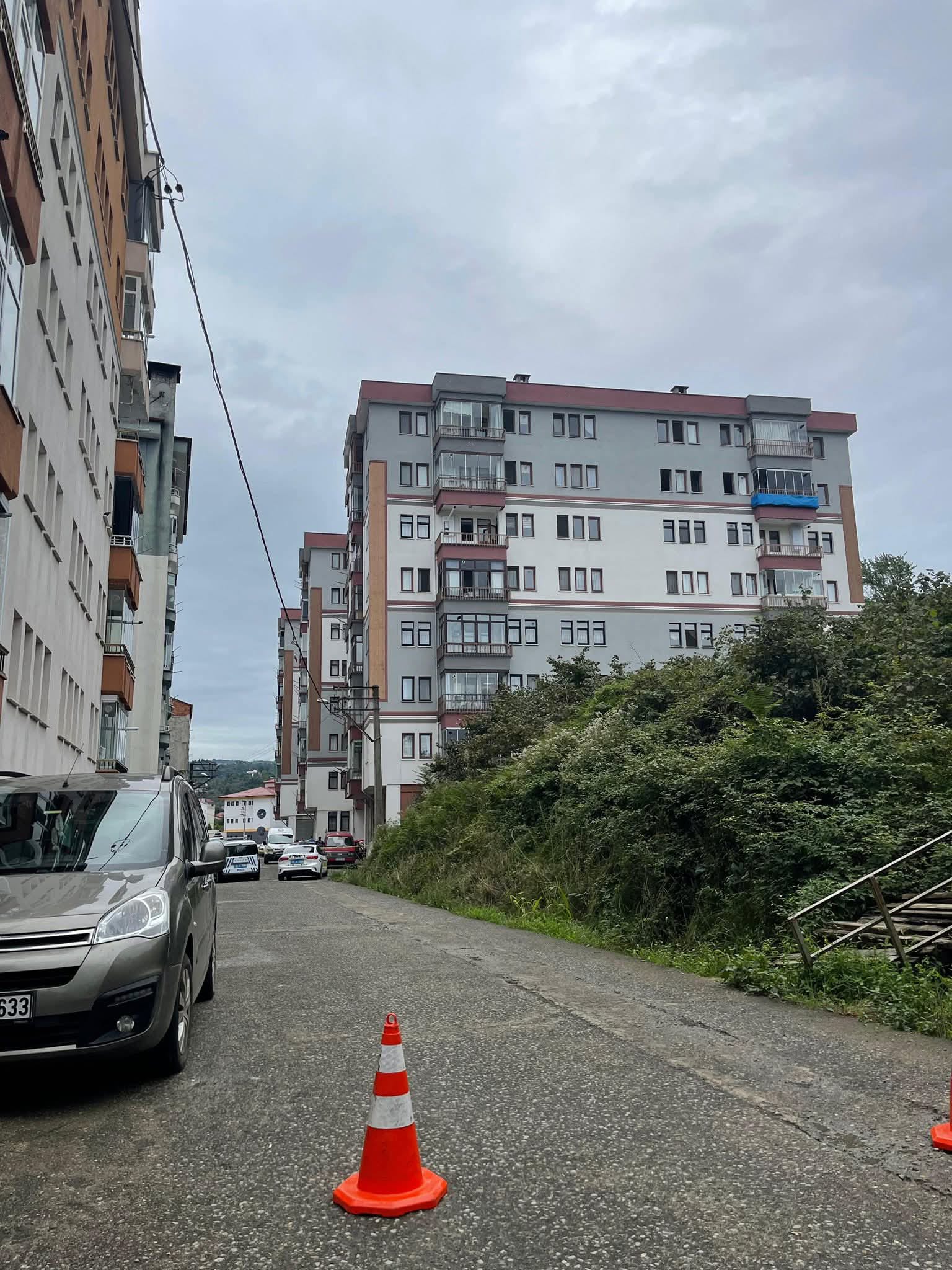 Çamaşır asarken 5’inci kattan düşüp öldü