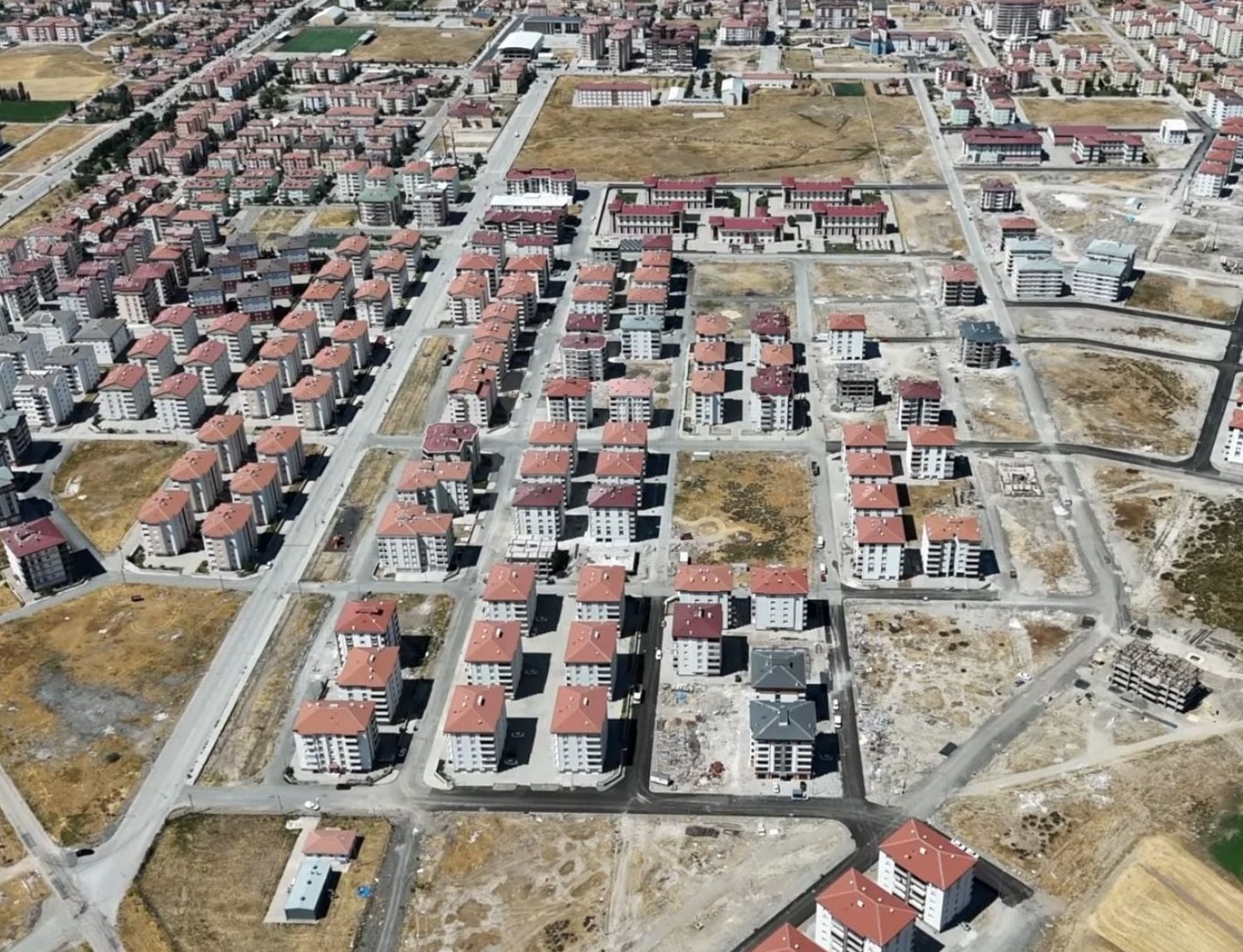 Sivas'ta Caddelere Sıcak Asfalt