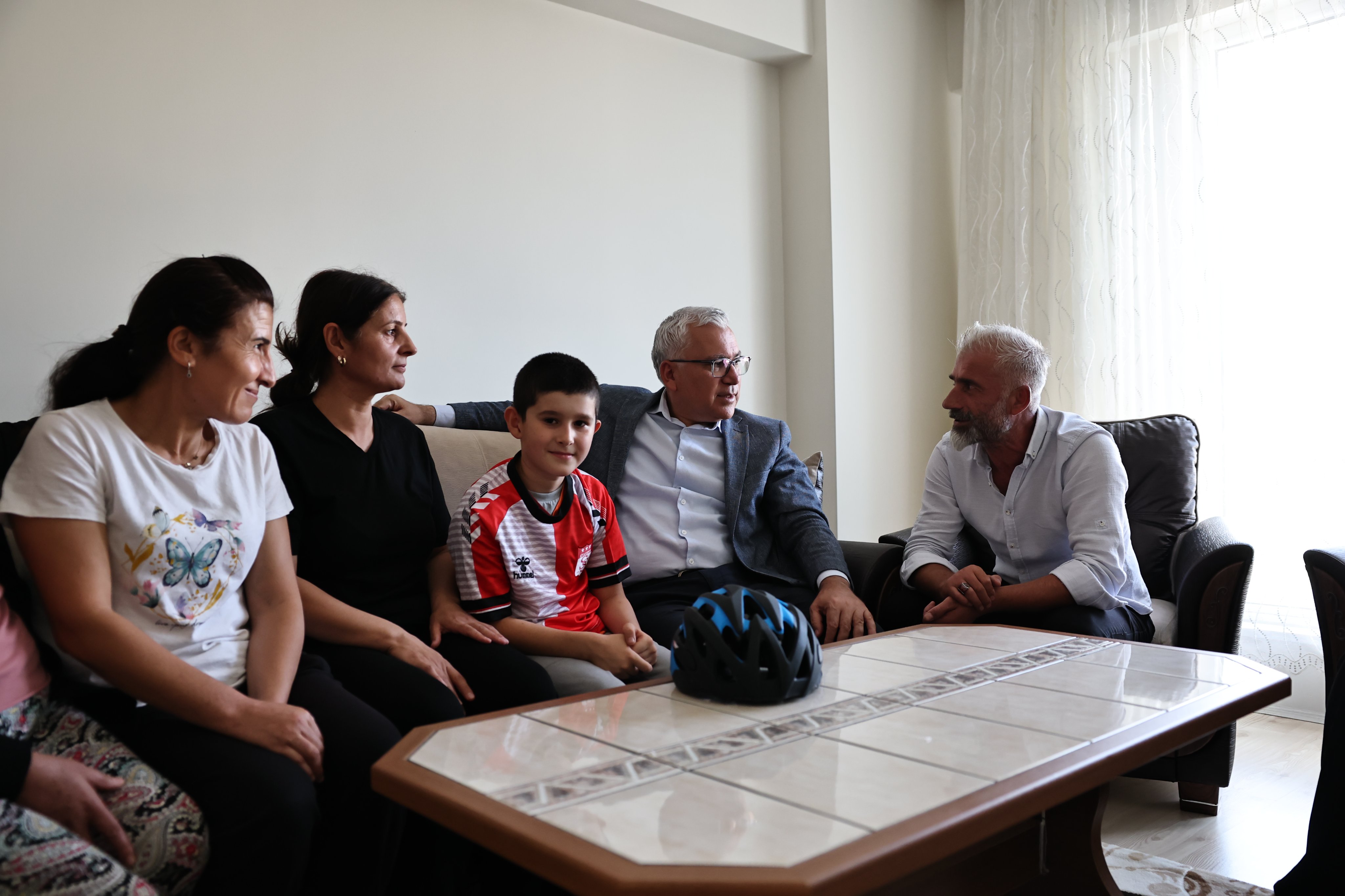 Vali Şimşek’ten Hasta ve Yaralı Çocuklara Moral Ziyareti