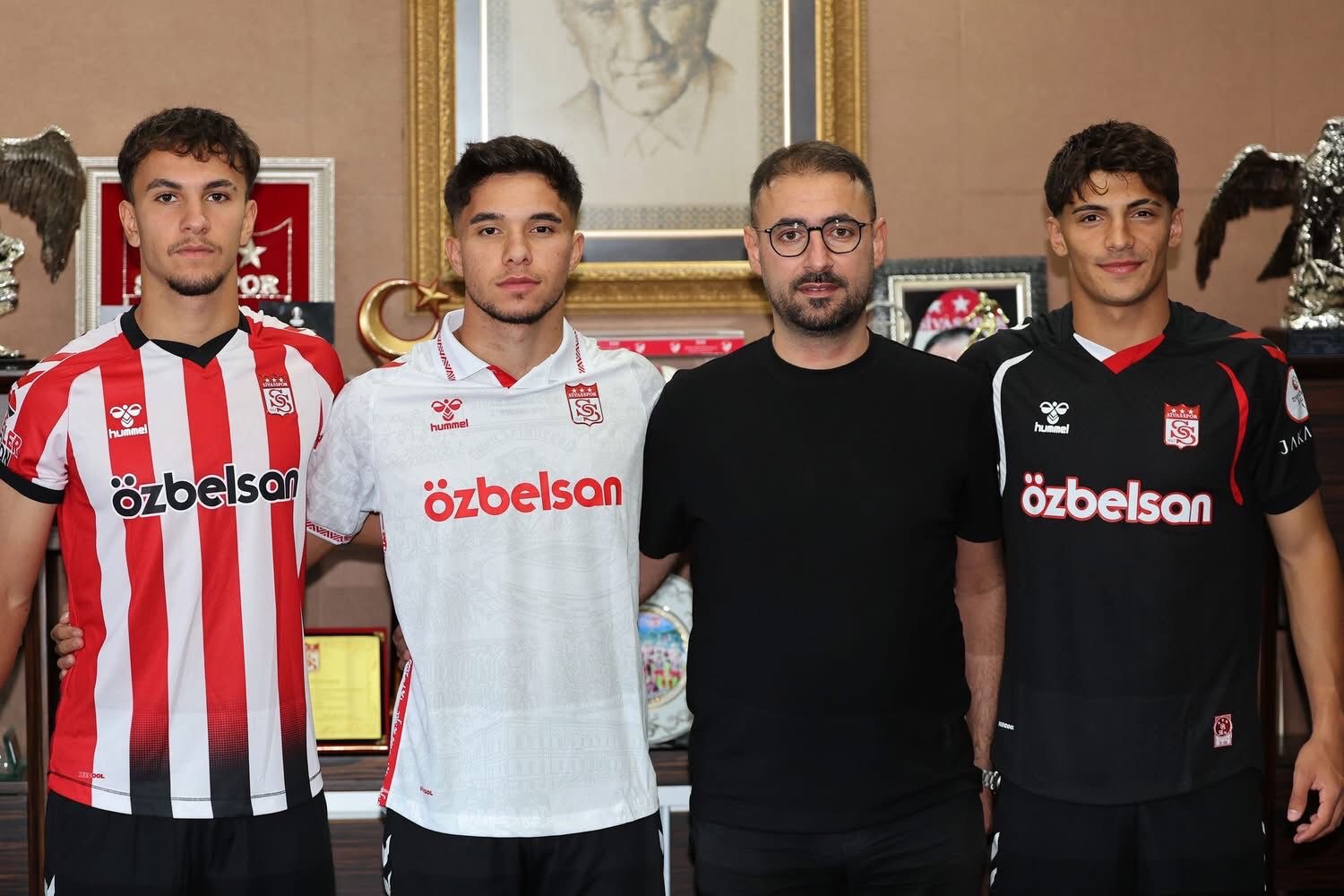 Sivasspor’un Genç Yetenekleri Profesyonel Oldu