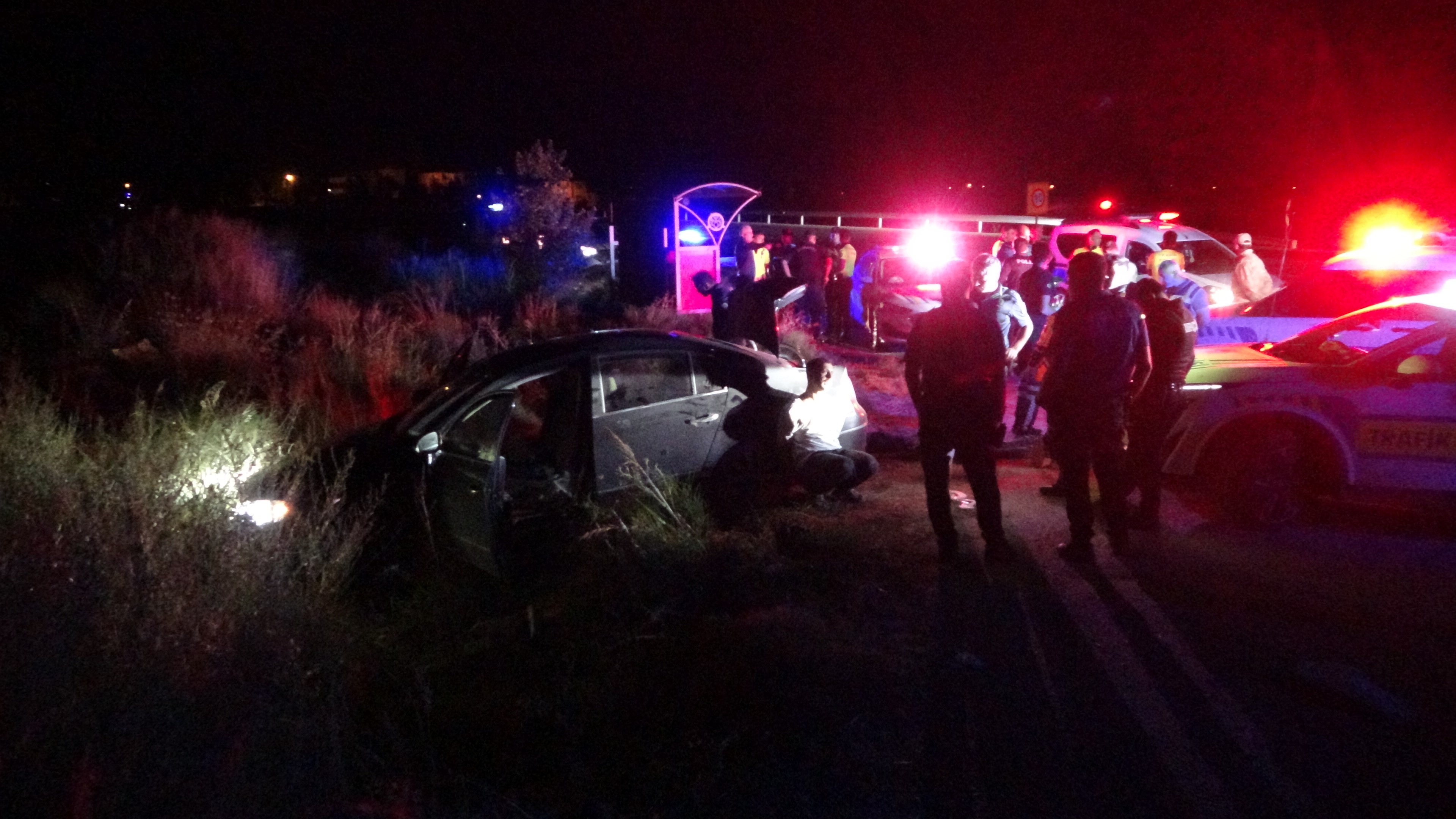 Polisten Kaçan Araç Dereye Uçtu: 4 Yaralı