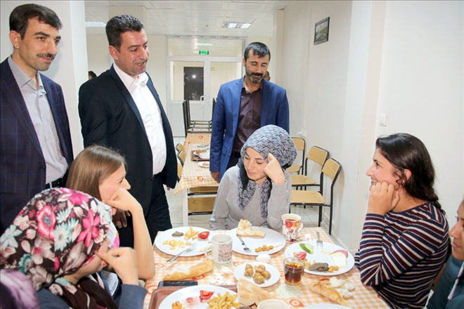 Savaşçı öğrencilerle sahur yaptı