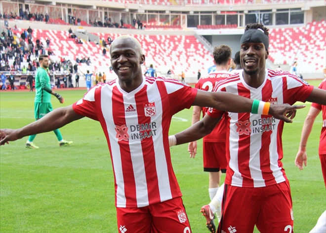 12 ÜLKEDEN 16 FUTBOLCU