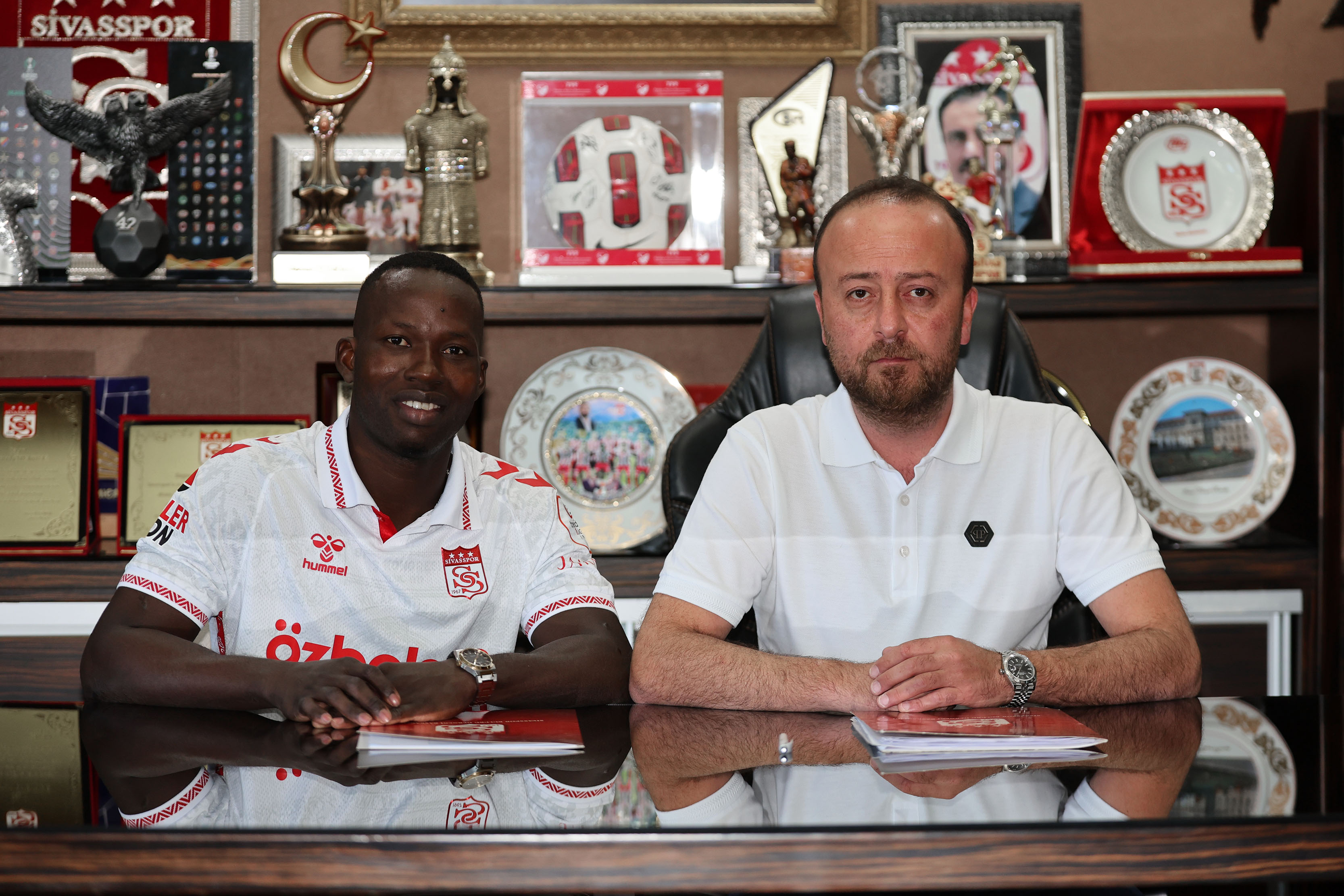 Sivasspor'da Aly Malle İmzayı Attı