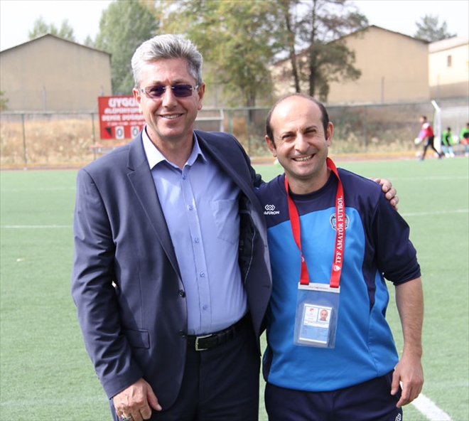 ANTRENÖR YETİM İLKE İMZA ATTI