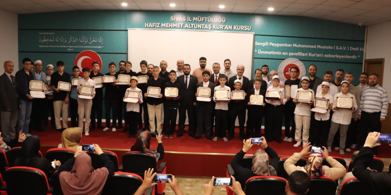 Sivas'ta 46 öğrenci hafız oldu