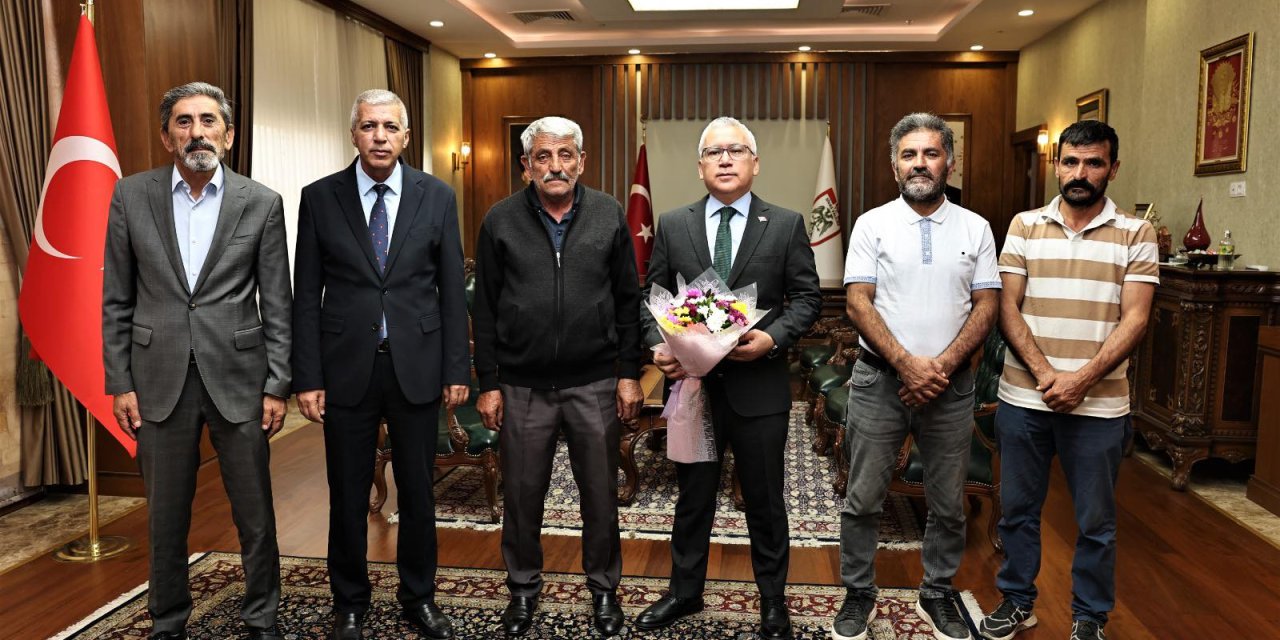 Sivas Valisi Traktörleri Yanan Çiftçilerin Umudu Oldu