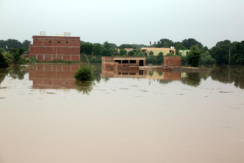 Muson yağmurları nedeniyle 1002 kişi hayatını kaybetti
