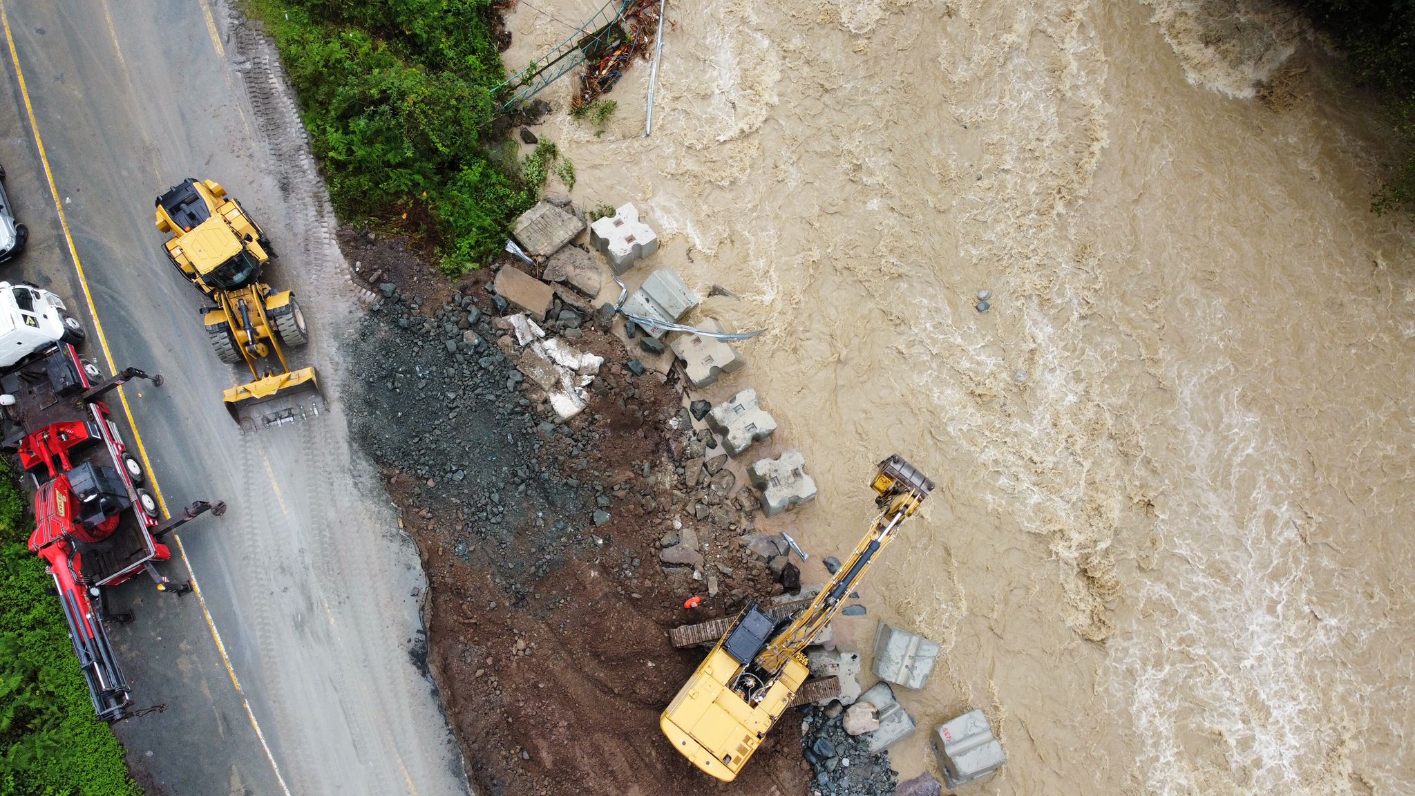 Rize ve Artvin’de selin izleri siliniyor