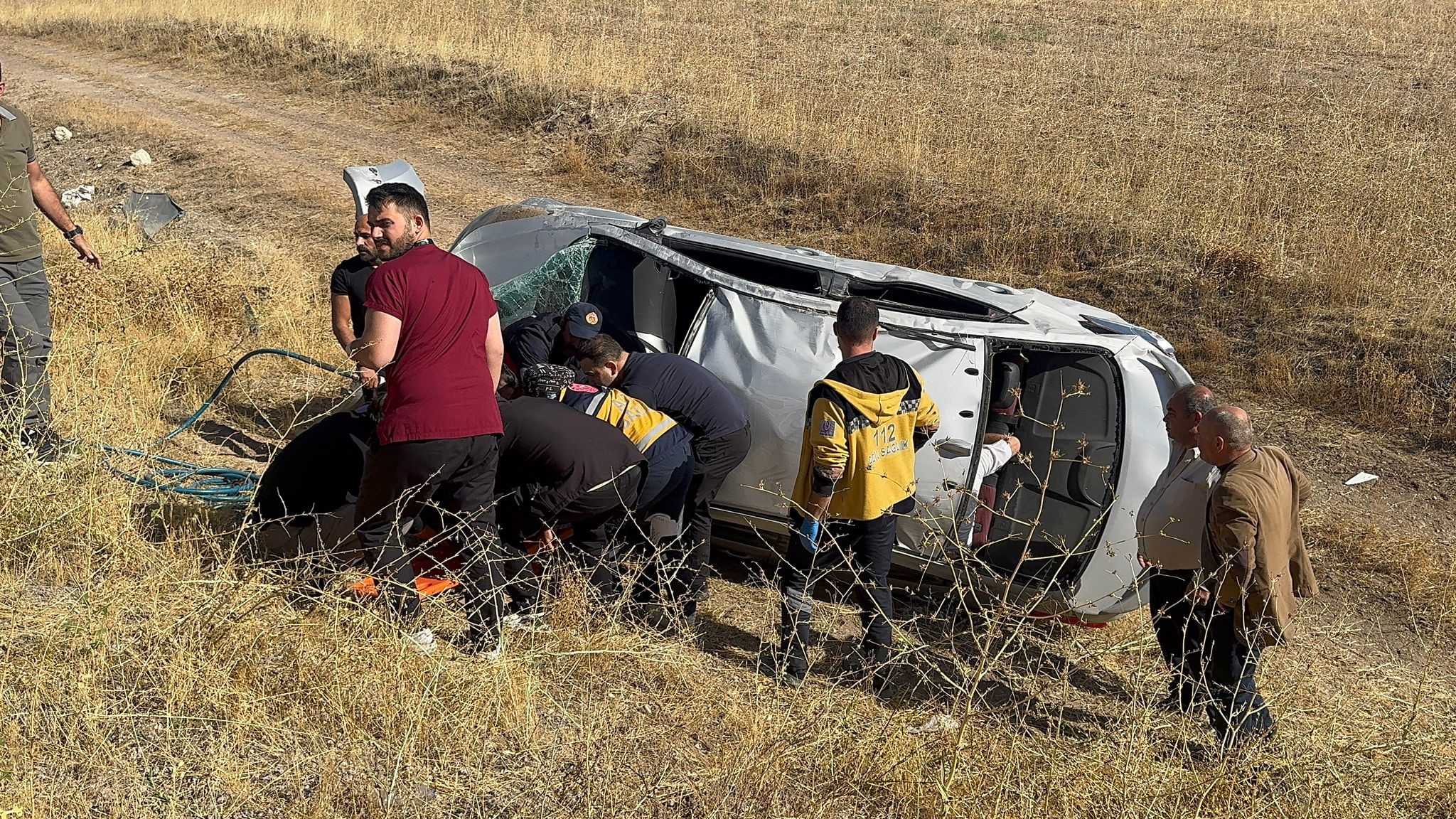 Sivas'ta Araç Şarampole Uçtu: 4 Yaralı