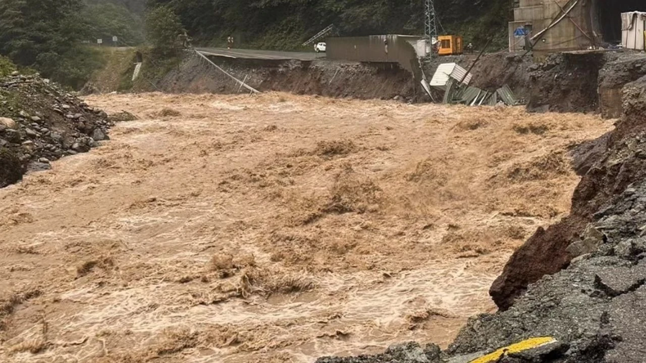 Sağanakta Mahsur Kalanlar Kurtarıldı