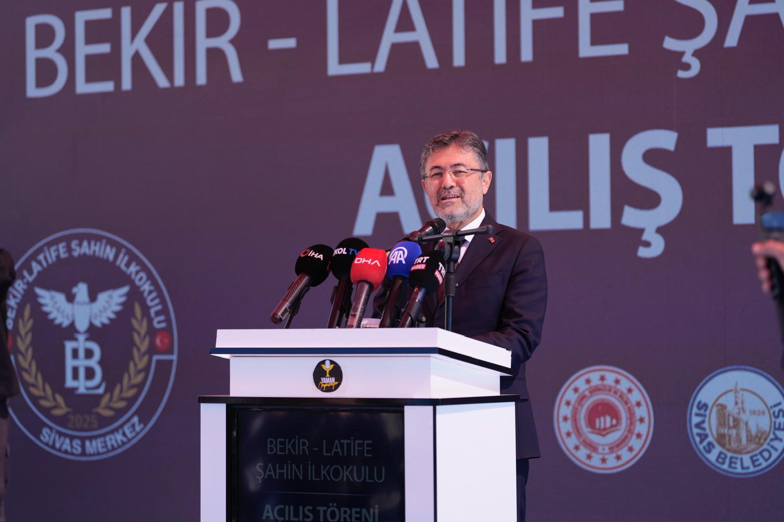 Bakan Yumaklı Sivas'ta Okul Açtı