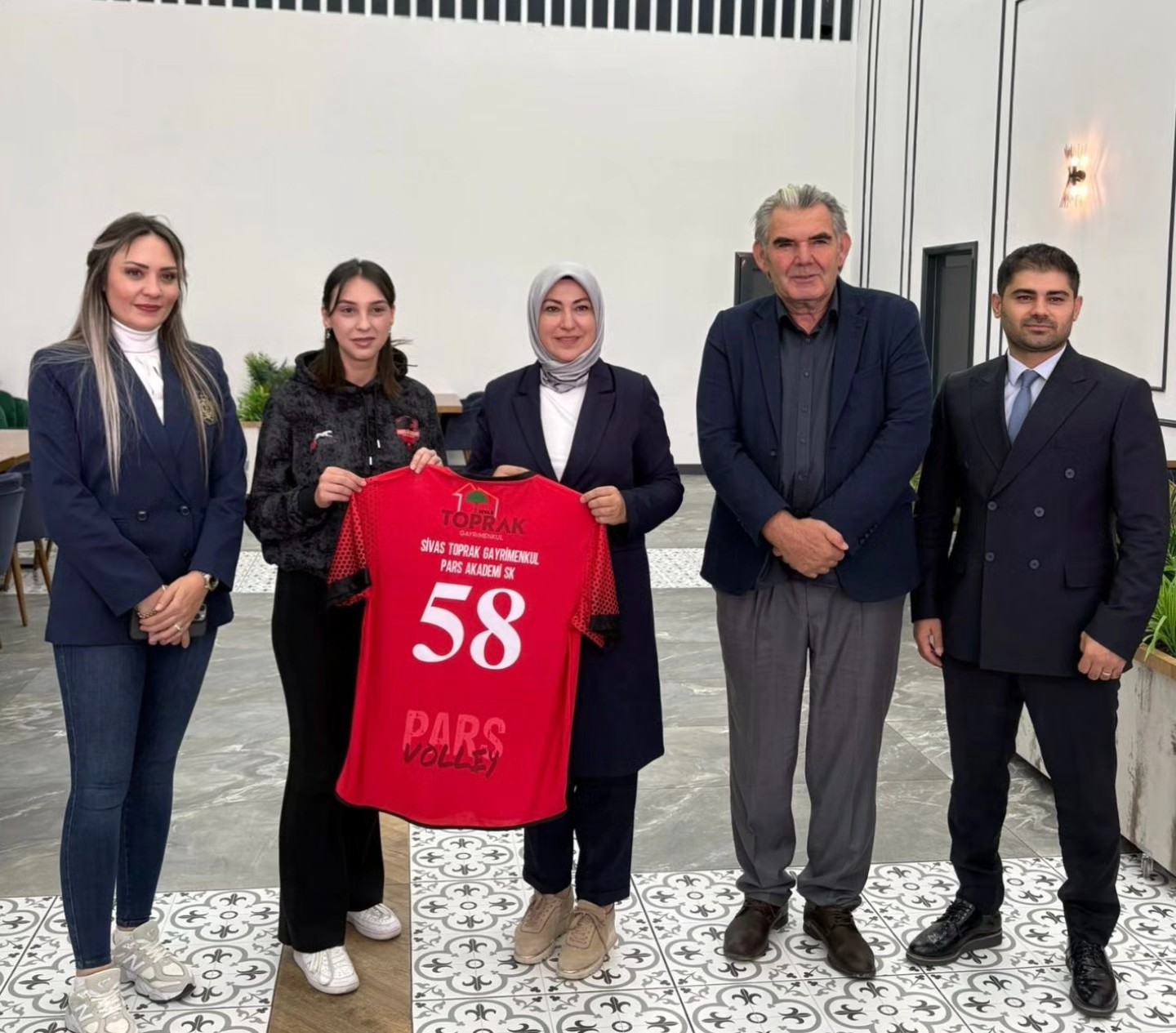 Milletvekili Toy, Sivas Kadın Voleybol Takımıyla Buluştu