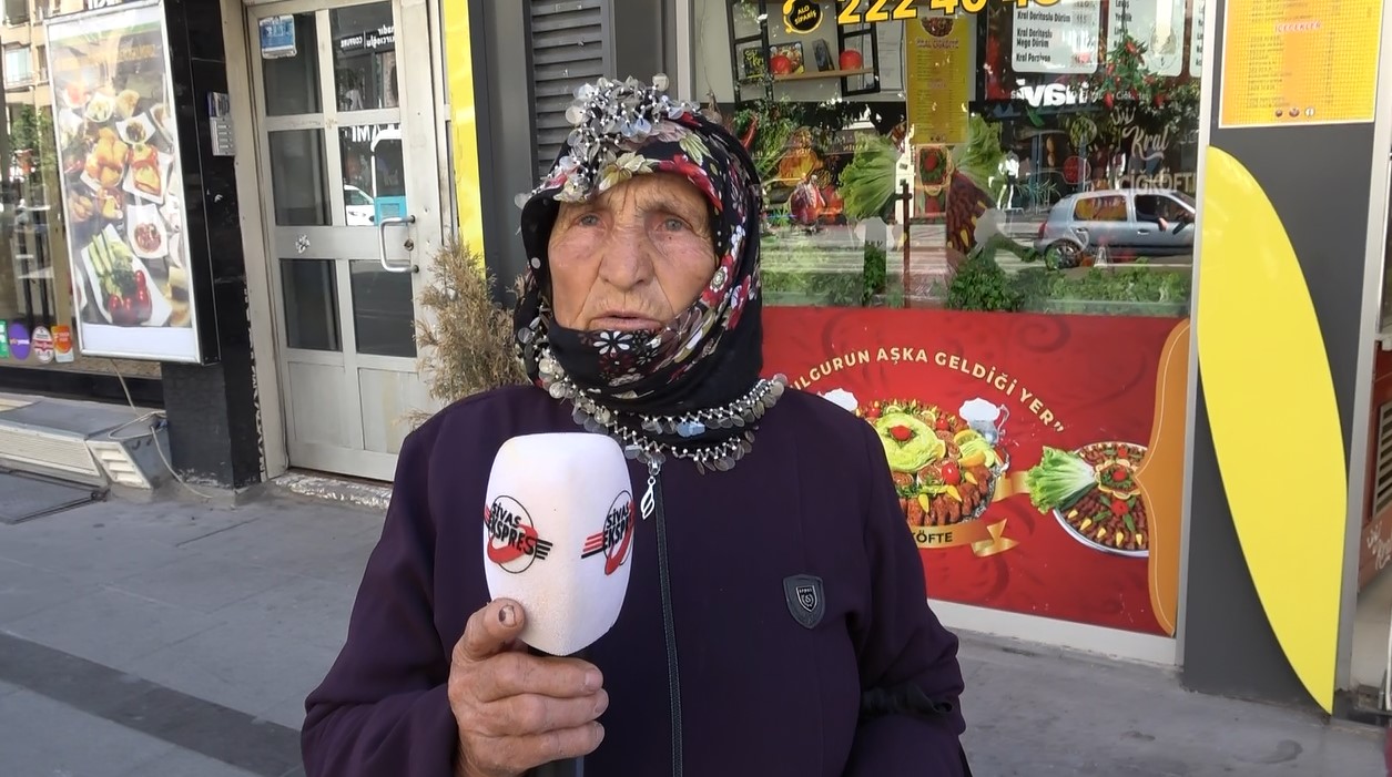 Sivas’ta Yaşlı Kadın Parası Olmadığı İçin Otobüsten İndirildi