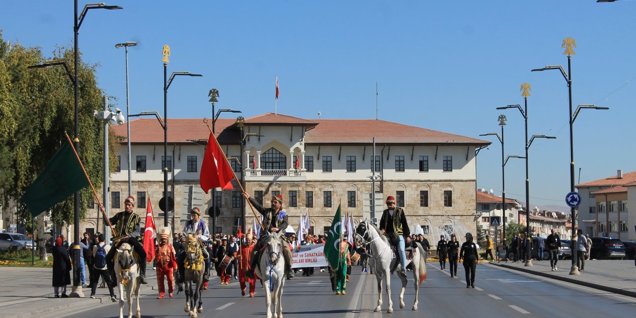 Sivas'ta atlı birlik ve mehteranlı ahilik kutlaması