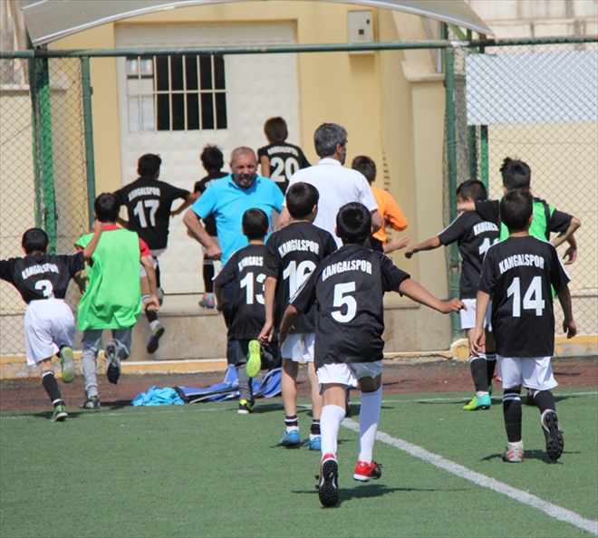 SAHTE FUTBOLCU OYNATILDI İDDİASI