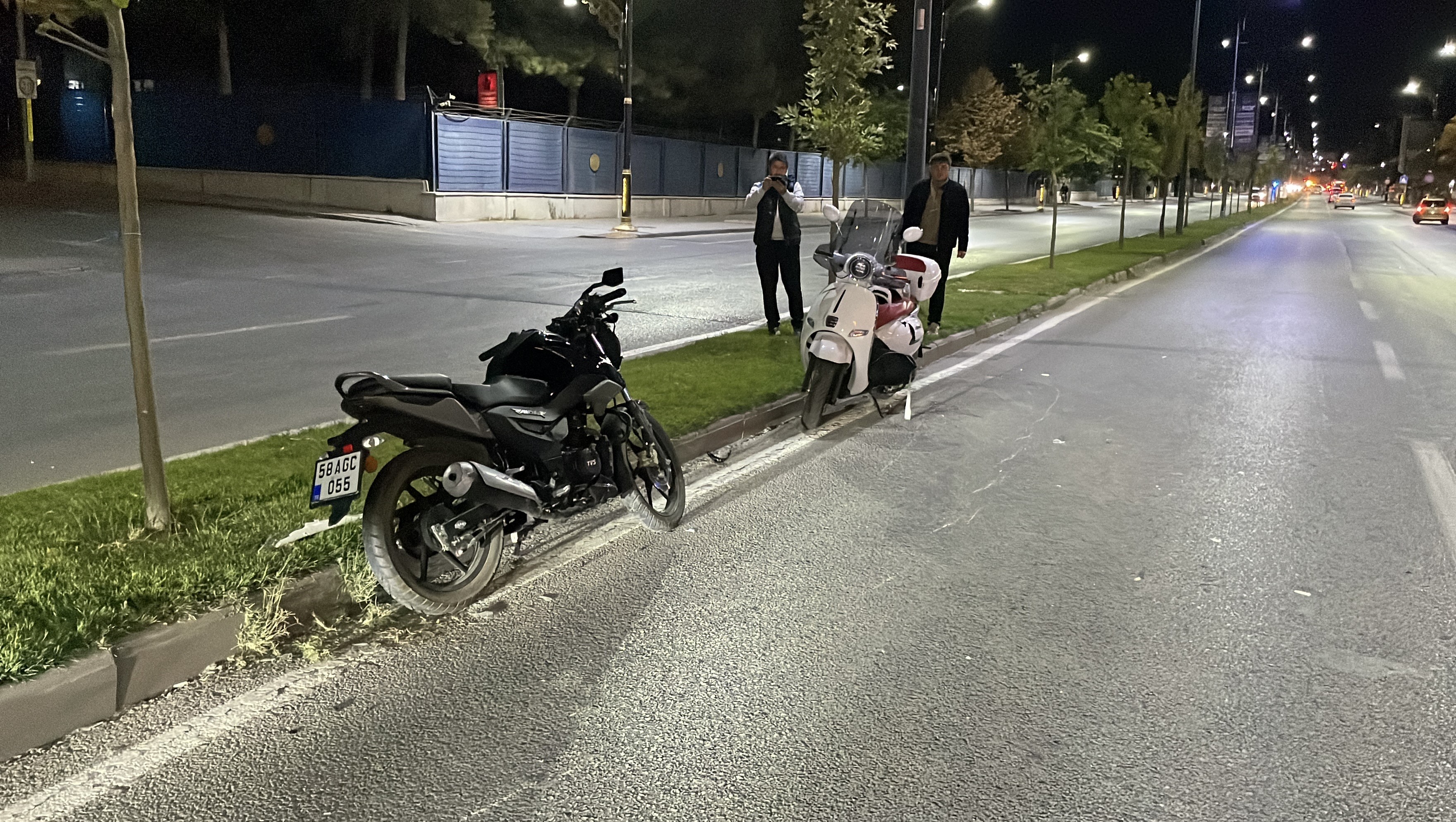 Sivas’ta iki motosiklet çarpıştı: 1'i ağır 2 yaralı