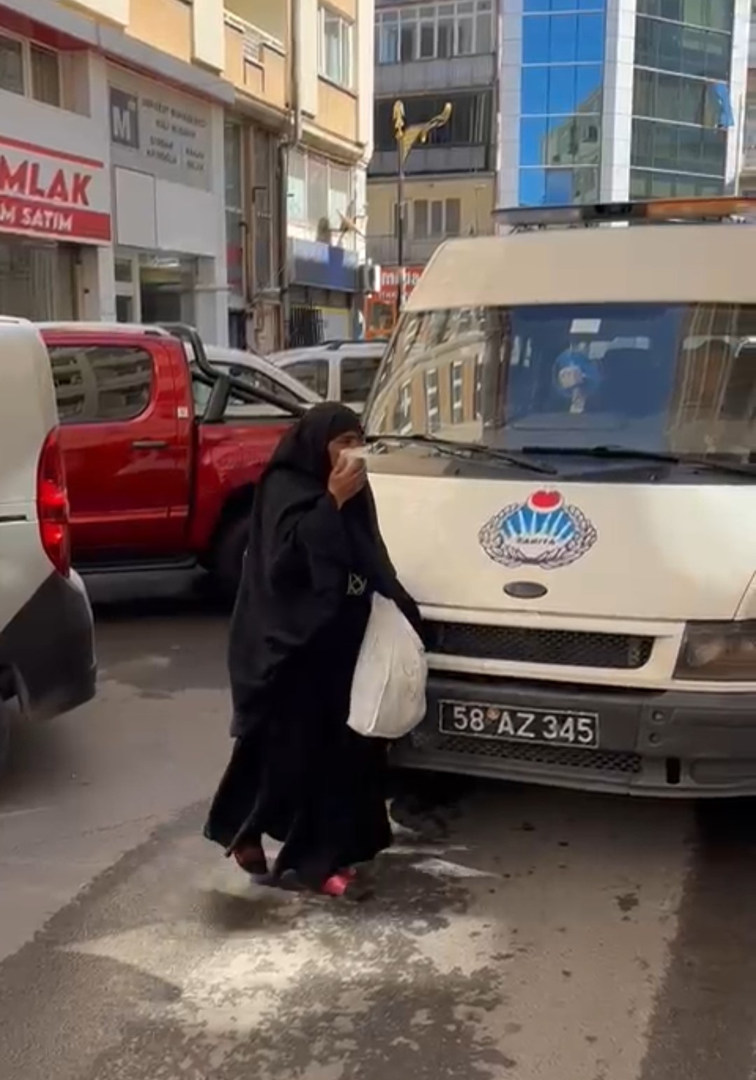 Sivas’ta Denetimde Şok! Dilenci Parayı Öyle Bir Yere Sakladı ki…