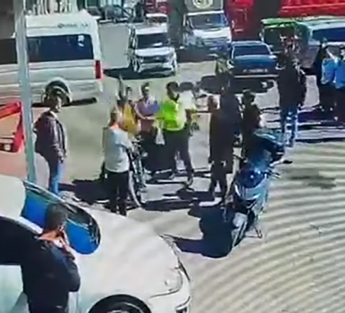 Sivas'ta Polise Yumruklu Saldırdı