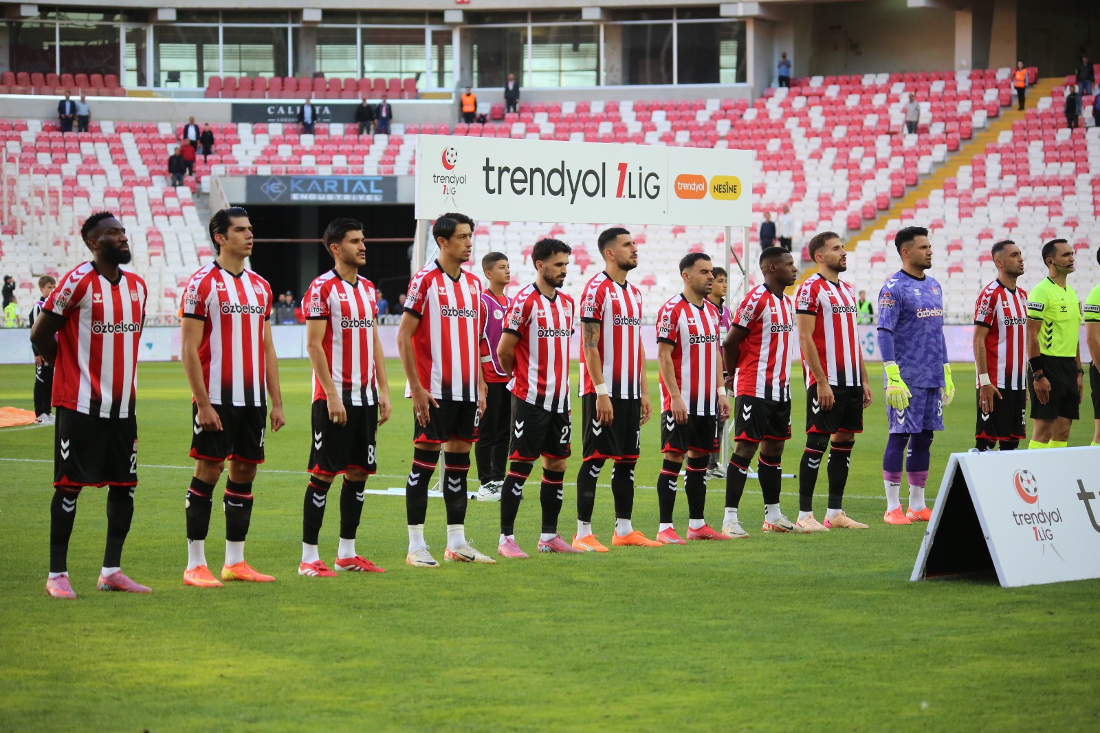 Sivasspor Sakarya'da 3 Puan Peşinde!