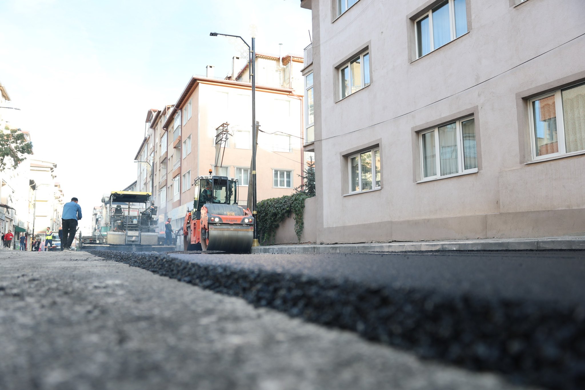 Sivas Belediyesi Çiçekli Caddesi’ni Yeniledi