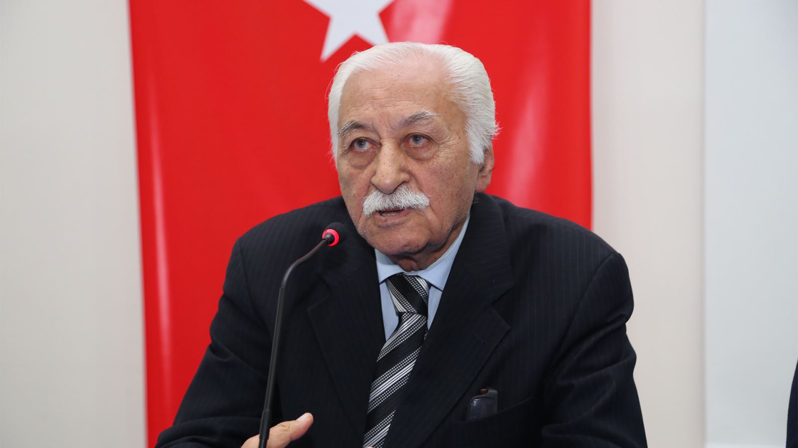 Sivaslı Usta Kalem Yavuz Bülent Bakiler Hayatını Kaybetti